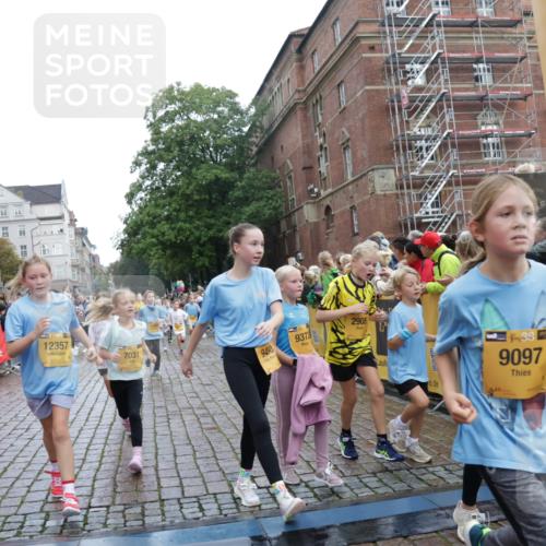 13.09.2026 - Kiel Lauf Yannick Fuchs http://msf.ph/oto/10405795 13.09.2026 08:57:52 Ziel 57, 1520, 2326, 2964, 3020, 3359, 3375, 3691, 4182, 4185, 4321, 5093, 5219, 5666, 5733, 5895, 6056, 7058, 7604, 7609, 8668, 8838, 9085, 9582, 9870, 9872, 10757, 10847, 10889, 11144, 11227, 11339, 11640, 11860, 12157, 160, 406, 689, 700, 1051, 1546, 1714, 1769, 2128, 2129, 2439, 3359, 3382, 4321, 4382, 4383, 4834, 5006, 5219, 5244, 5762, 5765, 5984, 6459, 7478, 7547, 7608, 7715, 9062, 9324, 9579, 10876, 10892, 11356, 1462, 1791, 2908, 3567, 3891, 4025, 8674, 8675, 8682 meine-sportfotos.de