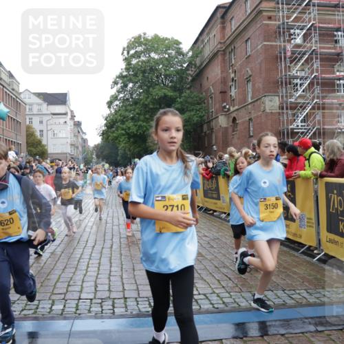 13.09.2026 - Kiel Lauf Yannick Fuchs http://msf.ph/oto/10405875 13.09.2026 08:58:00 Ziel 57, 1462, 1791, 2326, 2964, 3020, 3567, 3891, 4025, 4185, 4995, 5093, 5666, 6056, 6350, 6984, 7812, 8674, 8675, 8682, 8838, 9085, 9582, 9872, 10350, 10427, 10757, 10847, 11142, 11144, 11227, 11339, 11860, 160, 406, 689, 700, 1051, 1520, 1546, 1714, 1769, 2128, 2439, 3020, 3359, 3375, 3691, 4182, 4321, 4382, 4383, 4834, 5006, 5219, 5244, 5666, 5733, 5762, 5765, 5895, 5984, 6459, 7058, 7478, 7547, 7604, 7608, 7609, 7715, 8668, 9062, 9324, 9579, 10876, 11356, 734, 2908 meine-sportfotos.de