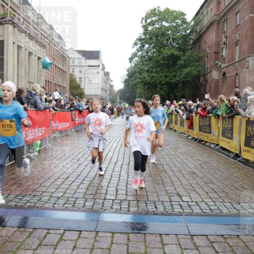 13.09.2026 - Kiel Lauf Yannick Fuchs http://msf.ph/oto/10405912 13.09.2026 08:58:04 Ziel 1462, 1791, 2908, 2964, 3567, 3891, 4025, 4995, 4999, 5005, 6350, 6984, 7031, 7574, 7576, 7812, 8674, 8675, 8682, 9085, 9097, 9372, 9490, 9582, 10350, 10427, 10566, 10757, 11142, 11144, 11638, 12216, 12357, 57, 160, 406, 689, 1051, 1520, 1546, 1714, 2326, 2439, 3020, 3359, 3375, 3691, 4182, 4185, 4321, 4382, 4383, 5006, 5093, 5219, 5244, 5666, 5733, 5762, 5765, 5895, 5984, 6056, 6459, 7058, 7547, 7604, 7608, 7609, 7715, 8668, 9062, 9324, 9579, 10876, 11356, 734 meine-sportfotos.de