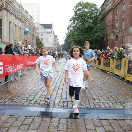 13.09.2026 - Kiel Lauf Yannick Fuchs http://msf.ph/oto/10405921 13.09.2026 08:58:05 Ziel 1462, 1791, 2908, 2964, 3567, 3891, 4025, 4995, 4999, 5005, 6350, 6984, 7026, 7031, 7574, 7576, 7812, 8674, 8675, 8682, 9085, 9097, 9372, 9490, 9582, 10350, 10427, 10566, 10757, 11142, 11144, 11638, 12216, 12357, 57, 160, 406, 689, 1051, 1520, 1546, 1714, 2326, 2439, 2964, 3020, 3359, 3375, 3691, 4182, 4185, 4321, 4382, 4383, 5006, 5093, 5219, 5244, 5666, 5733, 5762, 5765, 5895, 5984, 6056, 6459, 7058, 7547, 7604, 7608, 7609, 7715, 8668, 9062, 9324, 9579, 10876, 11356, 734 meine-sportfotos.de