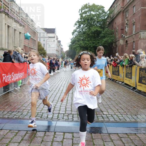 13.09.2026 - Kiel Lauf Yannick Fuchs http://msf.ph/oto/10405927 13.09.2026 08:58:05 Ziel 1462, 1791, 2908, 2964, 3567, 3891, 4025, 4995, 4999, 5005, 6350, 6984, 7026, 7031, 7574, 7576, 7812, 8674, 8675, 8682, 9085, 9097, 9372, 9490, 9582, 10350, 10427, 10566, 10757, 11142, 11144, 11638, 12216, 12357, 57, 160, 406, 689, 1051, 1520, 1546, 1714, 2326, 2439, 2964, 3020, 3359, 3375, 3691, 4182, 4185, 4321, 4382, 4383, 5006, 5093, 5219, 5244, 5666, 5733, 5762, 5765, 5895, 5984, 6056, 6459, 7058, 7547, 7604, 7608, 7609, 7715, 8668, 9062, 9324, 9579, 10876, 11356, 734 meine-sportfotos.de