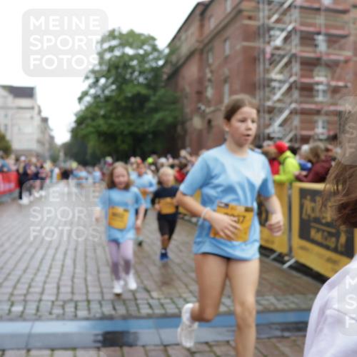 13.09.2026 - Kiel Lauf Yannick Fuchs http://msf.ph/oto/10405930 13.09.2026 08:58:06 Ziel 1462, 1791, 2908, 3567, 3891, 4025, 4995, 4999, 5005, 6350, 6984, 7026, 7031, 7574, 7576, 7812, 8674, 8675, 8682, 9085, 9097, 9372, 9490, 9582, 10350, 10427, 10566, 10757, 11142, 11144, 11638, 11673, 12216, 12357, 57, 160, 406, 689, 1051, 1520, 1714, 2326, 2439, 2964, 3020, 3359, 3375, 3691, 4182, 4185, 4321, 4382, 4383, 5006, 5093, 5219, 5244, 5666, 5733, 5762, 5765, 5895, 6056, 6459, 7058, 7547, 7604, 7608, 7609, 8668, 9062, 9324, 9579, 10876, 11356, 734 meine-sportfotos.de