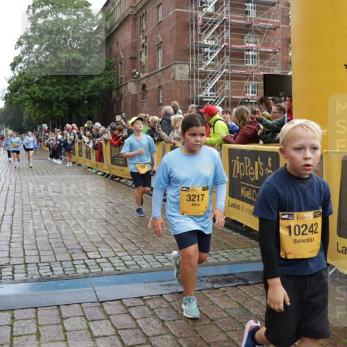 13.09.2026 - Kiel Lauf Yannick Fuchs http://msf.ph/oto/10405955 13.09.2026 08:58:08 Ziel 1462, 1791, 2908, 3567, 3891, 4025, 4491, 4995, 4999, 5005, 6246, 6350, 6428, 6984, 7026, 7031, 7574, 7576, 7812, 8674, 8675, 8682, 9097, 9372, 9490, 9585, 9622, 10350, 10427, 10566, 11142, 11638, 11673, 12216, 12357, 57, 406, 689, 1051, 1520, 1714, 2326, 2439, 2964, 3020, 3359, 3375, 3691, 4025, 4182, 4185, 4321, 4382, 4383, 5006, 5093, 5219, 5244, 5666, 5733, 5762, 5765, 5895, 6056, 7058, 7547, 7604, 7608, 7609, 8668, 8674, 8675, 9324, 9579, 11356, 734 meine-sportfotos.de