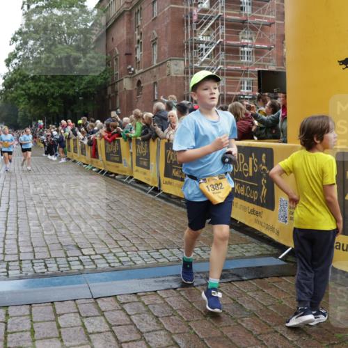 13.09.2026 - Kiel Lauf Yannick Fuchs http://msf.ph/oto/10405972 13.09.2026 08:58:09 Ziel 734, 1462, 1791, 2908, 3567, 3891, 4491, 4550, 4995, 4999, 5005, 6246, 6350, 6428, 6984, 7026, 7031, 7574, 7576, 7812, 9097, 9372, 9490, 9585, 9622, 10350, 10427, 10566, 10899, 11638, 11673, 12216, 12357, 57, 406, 689, 1051, 1520, 1714, 2326, 2439, 2964, 3020, 3359, 3375, 3691, 4025, 4182, 4185, 4321, 4382, 4383, 5093, 5219, 5244, 5666, 5733, 5762, 5765, 5895, 6056, 7058, 7547, 7604, 7608, 7609, 8668, 8674, 8675, 9324, 9579 meine-sportfotos.de