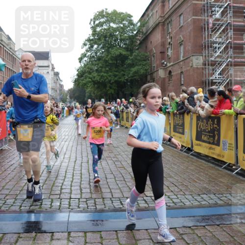 13.09.2026 - Kiel Lauf Yannick Fuchs http://msf.ph/oto/10406060 13.09.2026 08:58:20 Ziel 734, 1158, 1382, 2710, 3145, 3150, 3217, 3492, 3686, 4115, 4491, 4546, 4550, 4622, 6246, 6428, 6588, 7018, 7026, 8067, 9585, 9620, 9622, 9701, 9852, 10242, 10890, 10899, 10925, 11077, 11673, 57, 1462, 1520, 1791, 2326, 2908, 2964, 3020, 3567, 3691, 3891, 4025, 4185, 4995, 4999, 5005, 5093, 5666, 5733, 5895, 6056, 6350, 6984, 7026, 7031, 7058, 7574, 7576, 7604, 7812, 8668, 8674, 8675, 9097, 9372, 9490, 10566, 11638, 12216, 5536, 5537, 7058 meine-sportfotos.de