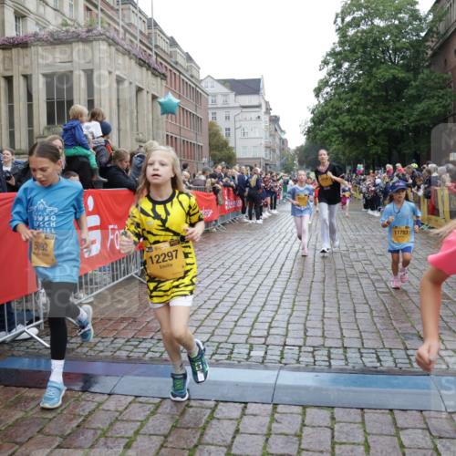 13.09.2026 - Kiel Lauf Yannick Fuchs http://msf.ph/oto/10406071 13.09.2026 08:58:21 Ziel 734, 1158, 1382, 2710, 3145, 3150, 3217, 3492, 3686, 4115, 4491, 4546, 4550, 4622, 6246, 6428, 6588, 7018, 8067, 9585, 9620, 9622, 9701, 9852, 10242, 10890, 10899, 10925, 11077, 11673, 57, 1462, 1791, 2326, 2908, 2964, 3020, 3567, 3691, 3891, 4025, 4185, 4995, 4999, 5005, 5093, 5666, 5895, 6056, 6350, 6984, 7026, 7031, 7058, 7574, 7576, 7604, 7812, 8668, 8674, 8675, 9097, 9372, 9490, 10566, 11638, 11673, 12216, 5536, 5537, 5895, 7058 meine-sportfotos.de