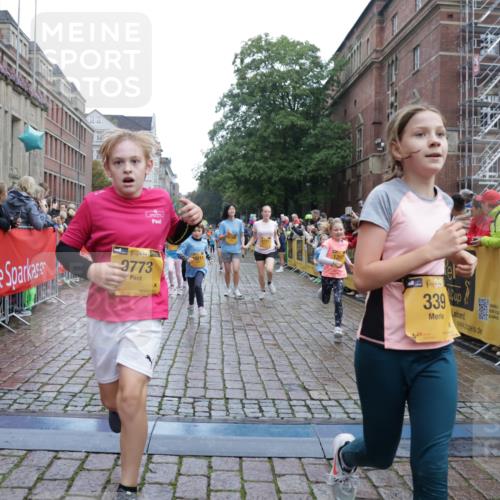 13.09.2026 - Kiel Lauf Yannick Fuchs http://msf.ph/oto/10406169 13.09.2026 08:58:30 Ziel 515, 1158, 1188, 1382, 3217, 3686, 4115, 4622, 4965, 5908, 8067, 8354, 9852, 10242, 10925, 734, 1158, 1462, 1791, 2710, 2908, 2964, 3145, 3150, 3492, 3567, 3891, 4025, 4115, 4491, 4546, 4550, 4995, 4999, 5005, 6246, 6350, 6428, 6588, 6984, 7018, 7026, 7031, 7574, 7576, 7812, 8674, 8675, 9097, 9372, 9490, 9585, 9620, 9622, 9701, 10566, 10890, 10899, 11077, 11638, 11673, 12216, 27, 339, 1119, 1348, 3242, 5201, 5536, 5537, 6151, 6573, 7407, 57, 3020, 5666, 5895 meine-sportfotos.de