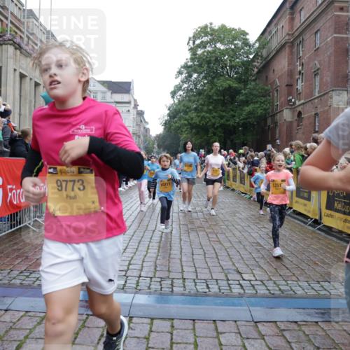 13.09.2026 - Kiel Lauf Yannick Fuchs http://msf.ph/oto/10406174 13.09.2026 08:58:31 Ziel 515, 1188, 1382, 2100, 3217, 3686, 4622, 4965, 5908, 7022, 8067, 8354, 9852, 10242, 10925, 734, 1158, 1462, 1791, 2710, 2908, 3145, 3150, 3492, 3567, 3686, 3891, 4025, 4115, 4491, 4546, 4550, 4995, 4999, 5005, 6246, 6350, 6428, 6588, 6984, 7018, 7026, 7031, 7574, 7576, 7812, 8067, 8674, 8675, 9097, 9372, 9490, 9585, 9620, 9622, 9701, 10566, 10890, 10899, 10925, 11077, 11638, 11673, 12216, 27, 339, 1119, 1348, 3242, 5201, 5536, 5537, 6151, 6573, 7407, 57, 3020, 5666, 5895 meine-sportfotos.de