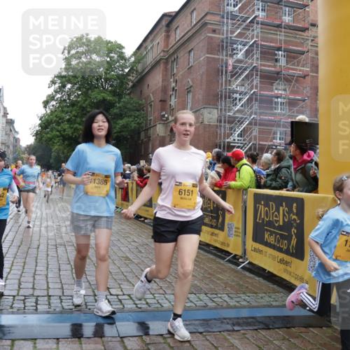 13.09.2026 - Kiel Lauf Yannick Fuchs http://msf.ph/oto/10406197 13.09.2026 08:58:33 Ziel 515, 1188, 1382, 2100, 3217, 4622, 4965, 5092, 5200, 5908, 7022, 8354, 10242, 11430, 11783, 734, 1158, 1462, 1791, 2710, 2908, 3145, 3150, 3492, 3567, 3686, 3891, 4025, 4115, 4491, 4546, 4550, 4622, 4995, 4999, 5005, 6246, 6350, 6428, 6588, 6984, 7018, 7026, 7031, 7574, 7576, 7812, 8067, 8674, 8675, 9097, 9372, 9490, 9585, 9620, 9622, 9701, 9852, 10242, 10566, 10890, 10899, 10925, 11077, 11638, 11673, 12216, 27, 339, 1119, 1348, 3242, 5201, 5536, 5537, 6151, 6573, 7407, 57 meine-sportfotos.de
