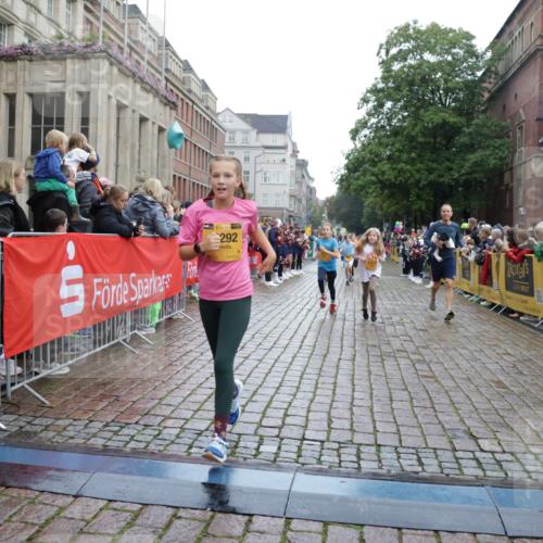 13.09.2026 - Kiel Lauf Yannick Fuchs http://msf.ph/oto/10406228 13.09.2026 08:58:36 Ziel 515, 1188, 2100, 4965, 5092, 5200, 5536, 5537, 5908, 7022, 8354, 11430, 11783, 12297, 734, 1158, 1382, 1462, 1791, 2710, 2908, 3145, 3150, 3217, 3492, 3567, 3686, 4115, 4491, 4546, 4550, 4622, 4995, 4999, 5005, 6246, 6350, 6428, 6588, 6984, 7018, 7026, 7031, 7574, 7576, 7812, 8067, 9097, 9372, 9490, 9585, 9620, 9622, 9701, 9852, 10242, 10566, 10890, 10899, 10925, 11077, 11638, 11673, 12216, 27, 339, 1119, 1348, 3242, 5201, 6151, 6573, 6896, 7223, 7407 meine-sportfotos.de