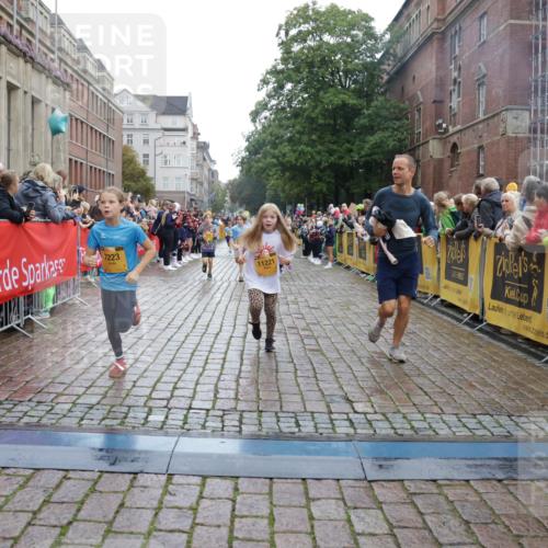 13.09.2026 - Kiel Lauf Yannick Fuchs http://msf.ph/oto/10406248 13.09.2026 08:58:38 Ziel 515, 1188, 2100, 4965, 5092, 5200, 5536, 5537, 5908, 7022, 7407, 8354, 11430, 11783, 12297, 734, 1158, 1382, 1462, 2710, 2908, 3145, 3150, 3217, 3492, 3567, 3686, 4115, 4491, 4546, 4550, 4622, 4995, 4999, 5005, 6246, 6350, 6428, 6588, 7018, 7026, 7031, 7574, 7576, 7812, 8067, 9097, 9372, 9490, 9585, 9620, 9622, 9701, 9852, 10242, 10566, 10890, 10899, 10925, 11077, 11638, 11673, 12216, 27, 339, 1119, 1348, 3242, 5201, 6151, 6573, 6883, 6896, 7223, 8944 meine-sportfotos.de