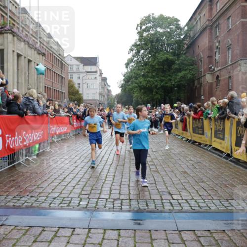 13.09.2026 - Kiel Lauf Yannick Fuchs http://msf.ph/oto/10406297 13.09.2026 08:58:43 Ziel 27, 339, 515, 1348, 2100, 5092, 5200, 5201, 5536, 5537, 6573, 7022, 7407, 8354, 9773, 10211, 11252, 11430, 11783, 12297, 12517, 734, 1158, 1188, 1382, 2710, 2908, 3145, 3150, 3217, 3492, 3686, 4115, 4491, 4546, 4550, 4622, 4965, 4999, 5005, 5908, 6246, 6428, 6588, 7018, 7026, 7031, 8067, 8354, 9372, 9490, 9585, 9620, 9622, 9701, 9852, 10242, 10890, 10899, 10925, 11077, 11638, 11673, 12216, 512, 1119, 1848, 2725, 3242, 5106, 5629, 6151, 6883, 6896, 7223, 7739, 7916, 8944 meine-sportfotos.de