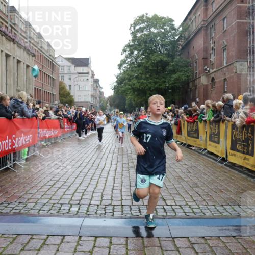 13.09.2026 - Kiel Lauf Yannick Fuchs http://msf.ph/oto/10406334 13.09.2026 08:58:46 Ziel 27, 339, 1119, 1348, 2100, 3242, 5092, 5200, 5201, 5536, 5537, 6151, 6573, 7022, 7407, 9773, 10211, 10821, 11252, 11386, 11430, 11783, 11924, 12297, 12517, 515, 734, 1158, 1188, 1382, 2100, 2710, 3145, 3150, 3217, 3492, 3686, 4115, 4491, 4546, 4550, 4622, 4965, 5908, 6246, 6428, 6588, 7018, 7022, 8067, 8354, 9585, 9620, 9622, 9701, 9852, 10242, 10890, 10899, 10925, 11077, 11673, 512, 1848, 2725, 4026, 5106, 5629, 6883, 6896, 7028, 7223, 7739, 7916, 8944, 734 meine-sportfotos.de