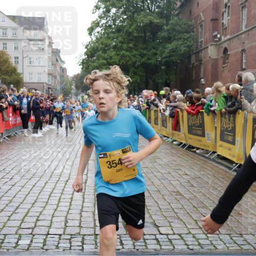 13.09.2026 - Kiel Lauf Yannick Fuchs http://msf.ph/oto/10406413 13.09.2026 08:58:55 Ziel 27, 339, 1119, 1348, 3242, 6151, 6883, 6896, 7223, 7739, 8944, 9773, 10211, 10292, 10334, 10821, 11201, 11386, 11924, 12517, 515, 1158, 1188, 1348, 1382, 2100, 3217, 3686, 4115, 4622, 4965, 5092, 5200, 5201, 5536, 5537, 5908, 6573, 7022, 7407, 8067, 8354, 9852, 10242, 10925, 11252, 11430, 11783, 12297, 118, 512, 1848, 2725, 3543, 3666, 3767, 4026, 4064, 4444, 5106, 5629, 7028, 7706, 7916, 8261, 9215, 9430, 734, 1158, 2710, 3145, 3150, 3492, 3686, 4115, 4546, 4622 meine-sportfotos.de