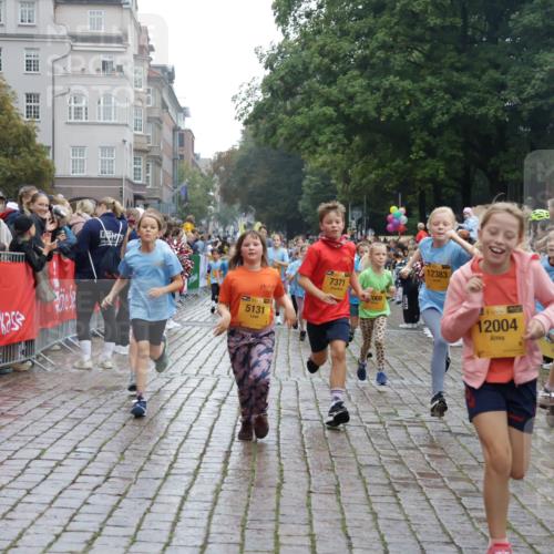 13.09.2026 - Kiel Lauf Yannick Fuchs http://msf.ph/oto/10406527 13.09.2026 08:59:04 Ziel 118, 512, 1848, 2725, 4026, 5106, 5629, 6883, 6896, 7028, 7223, 7739, 7916, 8261, 8944, 9215, 10334, 11201, 11575, 27, 339, 515, 1119, 1188, 1348, 2100, 3242, 4965, 5092, 5200, 5201, 5536, 5537, 5908, 6151, 6573, 6896, 7022, 7407, 8354, 9773, 10211, 10292, 10821, 11252, 11386, 11430, 11783, 11924, 12297, 12517, 3543, 3666, 3767, 3803, 3958, 4064, 4164, 4426, 4444, 5131, 5590, 6480, 6816, 7337, 7371, 7401, 7706, 9293, 9430, 1382, 3217, 4622 meine-sportfotos.de