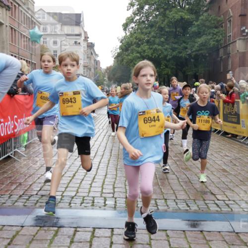 13.09.2026 - Kiel Lauf Yannick Fuchs http://msf.ph/oto/10406572 13.09.2026 08:59:09 Ziel 118, 512, 1848, 2725, 3543, 3666, 4026, 4064, 5106, 5629, 7028, 7739, 7916, 8261, 9215, 9430, 11201, 11575, 27, 339, 515, 1119, 1348, 2100, 3242, 5092, 5200, 5201, 5536, 5537, 6151, 6573, 6883, 6896, 7022, 7223, 7407, 8944, 9773, 10211, 10292, 10334, 10821, 11201, 11252, 11386, 11430, 11783, 11924, 12297, 12517, 125, 1413, 1792, 3165, 3767, 3803, 3958, 4164, 4426, 4444, 4498, 4886, 5016, 5131, 5590, 6480, 6816, 6943, 7337, 7371, 7401, 7706, 9293 meine-sportfotos.de