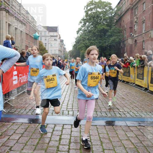 13.09.2026 - Kiel Lauf Yannick Fuchs http://msf.ph/oto/10406574 13.09.2026 08:59:10 Ziel 118, 512, 1848, 2725, 3543, 3666, 3767, 4026, 4064, 4444, 5106, 5629, 7028, 7706, 7739, 7916, 8261, 9215, 9430, 11575, 27, 339, 515, 1119, 1348, 2100, 3242, 5092, 5200, 5201, 5536, 5537, 6151, 6573, 6883, 6896, 7022, 7223, 7407, 7739, 8944, 9773, 10211, 10292, 10334, 10821, 11201, 11252, 11386, 11430, 11783, 11924, 12297, 12517, 125, 1413, 1549, 1792, 2342, 3165, 3803, 3958, 4164, 4426, 4498, 4886, 5016, 5131, 5590, 6480, 6816, 6943, 7337, 7371, 7401, 9293 meine-sportfotos.de