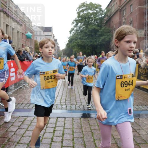 13.09.2026 - Kiel Lauf Yannick Fuchs http://msf.ph/oto/10406582 13.09.2026 08:59:10 Ziel 118, 512, 1848, 2725, 3543, 3666, 3767, 4026, 4064, 4444, 5106, 5629, 7028, 7706, 7739, 7916, 8261, 9215, 9430, 11575, 27, 339, 515, 1119, 1348, 2100, 3242, 5092, 5200, 5201, 5536, 5537, 6151, 6573, 6883, 6896, 7022, 7223, 7407, 7739, 8944, 9773, 10211, 10292, 10334, 10821, 11201, 11252, 11386, 11430, 11783, 11924, 12297, 12517, 125, 1413, 1549, 1792, 2342, 3165, 3803, 3958, 4164, 4426, 4498, 4886, 5016, 5131, 5590, 6480, 6816, 6943, 7337, 7371, 7401, 9293 meine-sportfotos.de