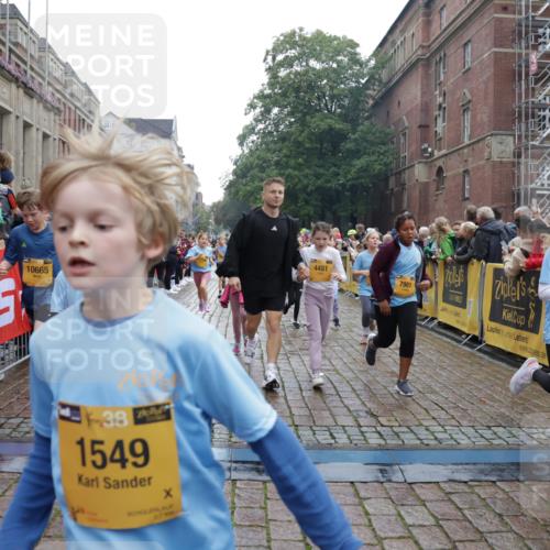 13.09.2026 - Kiel Lauf Yannick Fuchs http://msf.ph/oto/10406617 13.09.2026 08:59:14 Ziel 118, 3543, 3666, 3767, 4026, 4064, 4164, 4444, 6480, 6816, 7028, 7706, 8261, 9215, 9430, 9623, 10682, 11808, 27, 339, 512, 1119, 1348, 1848, 2725, 3242, 5106, 5201, 5536, 5537, 5629, 6151, 6573, 6883, 6896, 7223, 7407, 7739, 7916, 8944, 9773, 10211, 10292, 10334, 10821, 11201, 11252, 11386, 11575, 11924, 12297, 12517, 125, 579, 1413, 1549, 1792, 2342, 3165, 3803, 3890, 3958, 4426, 4481, 4498, 4886, 5016, 5131, 5590, 6943, 7337, 7371, 7401, 9293 meine-sportfotos.de