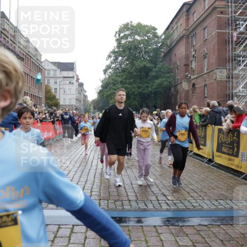 13.09.2026 - Kiel Lauf Yannick Fuchs http://msf.ph/oto/10406621 13.09.2026 08:59:15 Ziel 118, 3543, 3666, 3767, 3803, 4026, 4064, 4164, 4426, 4444, 6480, 6816, 7028, 7401, 7706, 8261, 9215, 9293, 9430, 9623, 10682, 11617, 11808, 27, 339, 512, 1119, 1348, 1848, 2725, 3242, 5106, 5201, 5536, 5537, 5629, 6151, 6573, 6883, 6896, 7223, 7407, 7739, 7916, 8944, 9773, 10211, 10292, 10334, 10821, 11201, 11252, 11386, 11575, 11924, 12297, 12517, 125, 579, 1413, 1549, 1792, 2342, 3165, 3537, 3890, 3958, 4481, 4498, 4886, 5016, 5131, 5590, 6943, 7337, 7371 meine-sportfotos.de