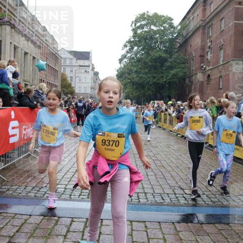 13.09.2026 - Kiel Lauf Yannick Fuchs http://msf.ph/oto/10406641 13.09.2026 08:59:17 Ziel 118, 3543, 3666, 3767, 3803, 3958, 4064, 4164, 4426, 4444, 5590, 6480, 6816, 7337, 7371, 7401, 7706, 8261, 9215, 9293, 9430, 9623, 10682, 11617, 11808, 12004, 12383, 27, 339, 512, 1119, 1348, 1848, 2725, 3242, 4026, 5106, 5201, 5629, 6151, 6573, 6883, 6896, 7028, 7223, 7407, 7739, 7916, 8261, 8944, 9773, 10211, 10292, 10334, 10821, 11201, 11252, 11386, 11575, 11924, 12517, 125, 579, 1413, 1549, 1792, 2342, 3165, 3537, 3890, 4481, 4498, 4886, 5016, 5131, 6943 meine-sportfotos.de