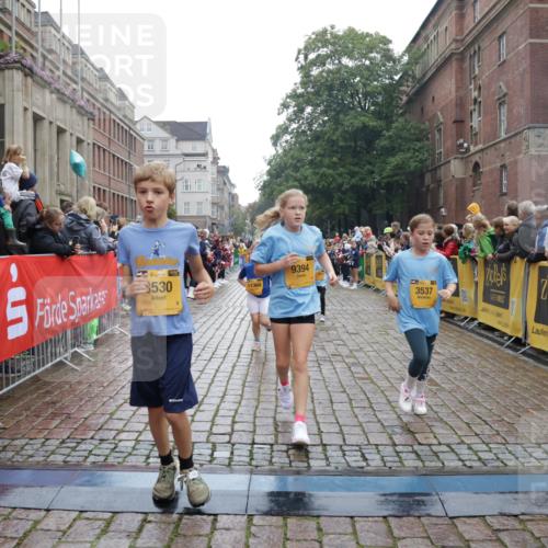 13.09.2026 - Kiel Lauf Yannick Fuchs http://msf.ph/oto/10406661 13.09.2026 08:59:19 Ziel 3543, 3666, 3767, 3803, 3958, 4064, 4164, 4426, 4444, 5131, 5590, 6480, 6816, 7337, 7371, 7401, 7706, 8069, 9293, 9430, 9623, 10682, 11395, 11617, 11808, 12004, 12383, 27, 118, 339, 512, 1119, 1348, 1848, 2725, 3242, 4026, 5106, 5201, 5629, 6151, 6573, 6883, 6896, 7028, 7223, 7739, 7916, 8261, 8944, 9215, 9773, 10211, 10292, 10334, 10821, 11201, 11252, 11386, 11575, 11924, 12517, 125, 579, 1413, 1549, 1792, 2342, 3165, 3537, 3890, 4481, 4498, 4886, 5016, 6943, 12517 meine-sportfotos.de