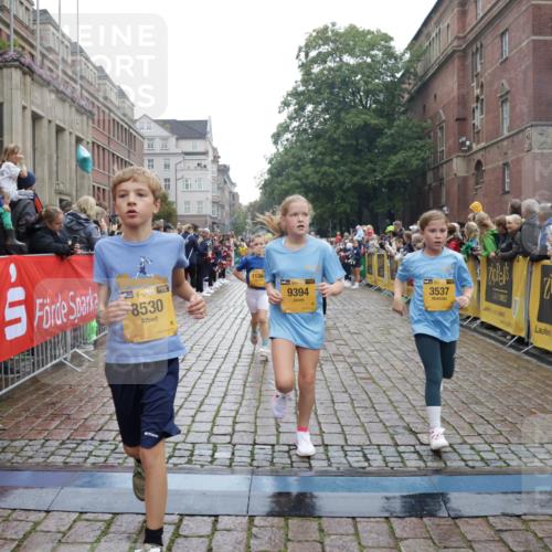 13.09.2026 - Kiel Lauf Yannick Fuchs http://msf.ph/oto/10406664 13.09.2026 08:59:19 Ziel 3543, 3666, 3767, 3803, 3958, 4064, 4164, 4426, 4444, 5131, 5590, 6480, 6816, 7337, 7371, 7401, 7706, 8069, 9293, 9430, 9623, 10682, 11395, 11617, 11808, 12004, 12383, 27, 118, 339, 512, 1119, 1348, 1848, 2725, 3242, 4026, 5106, 5201, 5629, 6151, 6573, 6883, 6896, 7028, 7223, 7739, 7916, 8261, 8944, 9215, 9773, 10211, 10292, 10334, 10821, 11201, 11252, 11386, 11575, 11924, 12517, 125, 579, 1413, 1549, 1792, 2342, 3165, 3537, 3890, 4481, 4498, 4886, 5016, 6943, 12517 meine-sportfotos.de