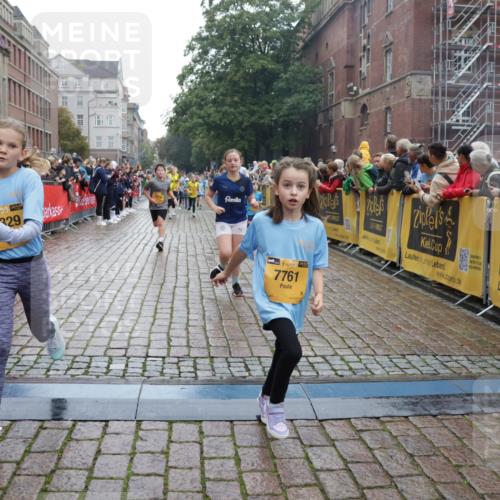 13.09.2026 - Kiel Lauf Yannick Fuchs http://msf.ph/oto/10406682 13.09.2026 08:59:21 Ziel 3543, 3767, 3803, 3958, 4064, 4164, 4426, 4444, 4498, 4886, 5131, 5590, 6480, 6816, 6944, 7337, 7371, 7401, 7706, 8069, 9293, 9358, 9430, 9623, 10682, 11189, 11395, 11617, 11808, 12004, 12383, 27, 118, 339, 512, 1119, 1848, 2725, 3242, 3543, 3666, 4026, 5106, 5629, 6151, 6883, 6896, 7028, 7223, 7739, 7916, 8261, 8944, 9215, 9773, 10211, 10292, 10334, 10821, 11201, 11386, 11575, 11924, 12517, 125, 579, 1413, 1549, 1792, 2342, 3165, 3537, 3890, 4481, 5016, 6943, 12517 meine-sportfotos.de
