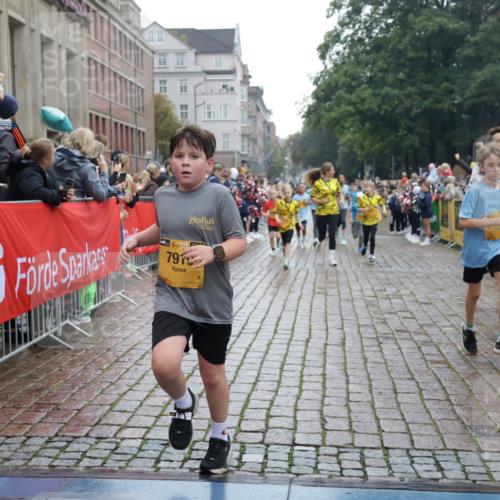 13.09.2026 - Kiel Lauf Yannick Fuchs http://msf.ph/oto/10406698 13.09.2026 08:59:23 Ziel 125, 1413, 3767, 3803, 3958, 4064, 4164, 4426, 4444, 4498, 4886, 5016, 5131, 5590, 6480, 6816, 6943, 6944, 7320, 7337, 7371, 7396, 7401, 7706, 8069, 8153, 9293, 9358, 9430, 9623, 10682, 11189, 11395, 11617, 11808, 12004, 12383, 118, 512, 1119, 1848, 2725, 3242, 3543, 3666, 4026, 5106, 5629, 6151, 6883, 6896, 7028, 7223, 7739, 7916, 8261, 8944, 9215, 10211, 10292, 10334, 10821, 11201, 11386, 11575, 11924, 579, 1549, 1792, 2342, 3165, 3537, 3890, 4481, 12517 meine-sportfotos.de
