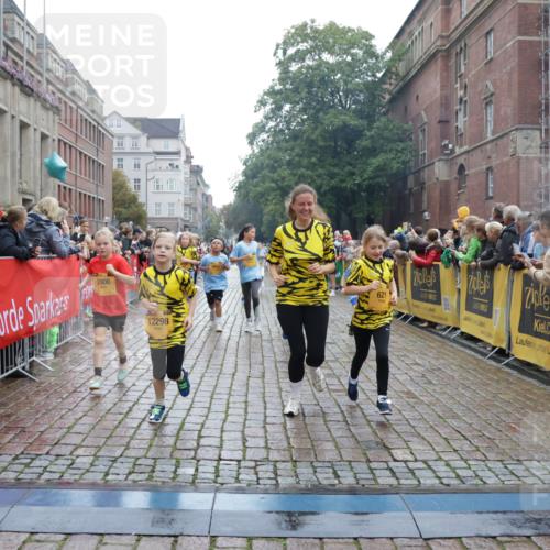 13.09.2026 - Kiel Lauf Yannick Fuchs http://msf.ph/oto/10406715 13.09.2026 08:59:26 Ziel 125, 1413, 1549, 1792, 2342, 3165, 3803, 3958, 4164, 4426, 4481, 4498, 4886, 5016, 5131, 5590, 6480, 6816, 6943, 6944, 7320, 7337, 7371, 7396, 7401, 7981, 8069, 8153, 9293, 9358, 9623, 10665, 10682, 10723, 11189, 11395, 11617, 11808, 12004, 12383, 118, 512, 1848, 2725, 3543, 3666, 3767, 4026, 4064, 4164, 4444, 5106, 5629, 6883, 6896, 7028, 7223, 7706, 7739, 7916, 8261, 8944, 9215, 9430, 10292, 10334, 11201, 11575, 579, 3537, 3890, 12517 meine-sportfotos.de