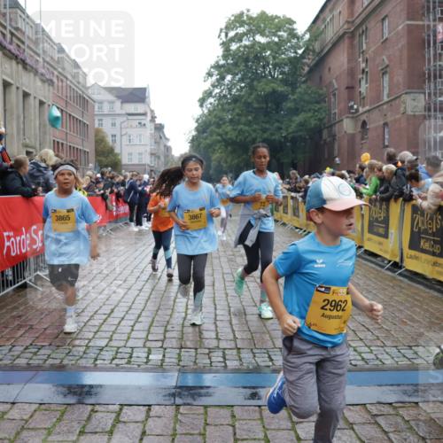 13.09.2026 - Kiel Lauf Yannick Fuchs http://msf.ph/oto/10406743 13.09.2026 08:59:29 Ziel 125, 579, 1413, 1549, 1792, 2342, 3165, 3803, 3890, 3958, 4426, 4481, 4498, 4886, 5016, 5131, 5590, 6943, 6944, 7320, 7337, 7371, 7396, 7401, 7981, 8069, 8153, 9293, 9358, 9370, 10665, 10723, 11189, 11395, 11570, 11617, 12004, 12383, 12586, 118, 512, 1848, 2725, 3543, 3666, 3767, 4026, 4064, 4164, 4444, 5106, 5629, 6480, 6816, 6883, 6896, 7028, 7223, 7706, 7739, 7916, 8261, 8944, 9215, 9430, 9623, 10334, 10682, 11201, 11575, 28, 3537, 12517 meine-sportfotos.de