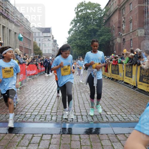 13.09.2026 - Kiel Lauf Yannick Fuchs http://msf.ph/oto/10406748 13.09.2026 08:59:29 Ziel 125, 579, 1413, 1549, 1792, 2342, 3165, 3803, 3890, 3958, 4426, 4481, 4498, 4886, 5016, 5131, 5590, 6943, 6944, 7320, 7337, 7371, 7396, 7401, 7981, 8069, 8153, 9293, 9358, 9370, 10665, 10723, 11189, 11395, 11570, 11617, 12004, 12383, 12586, 118, 512, 1848, 2725, 3543, 3666, 3767, 4026, 4064, 4164, 4444, 5106, 5629, 6480, 6816, 6883, 6896, 7028, 7223, 7706, 7739, 7916, 8261, 8944, 9215, 9430, 9623, 10334, 10682, 11201, 11575, 28, 3537, 12517 meine-sportfotos.de