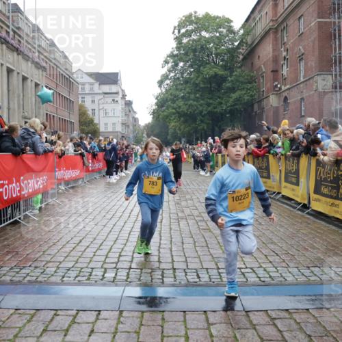 13.09.2026 - Kiel Lauf Yannick Fuchs http://msf.ph/oto/10407011 13.09.2026 08:59:55 Ziel 28, 780, 1871, 2789, 2918, 3545, 3568, 3865, 3867, 6271, 7624, 8673, 9036, 9939, 12298, 125, 533, 579, 621, 1413, 1549, 1792, 2342, 2906, 2962, 3165, 3537, 3803, 3890, 3958, 4426, 4481, 4498, 4886, 5016, 5131, 5590, 6943, 6944, 7320, 7337, 7371, 7396, 7401, 7919, 7981, 8069, 8153, 8530, 8932, 9151, 9293, 9358, 9370, 9394, 10665, 10723, 11189, 11364, 11395, 11570, 11617, 11980, 12004, 12298, 12329, 12383, 12586, 783, 1538, 4001, 4793, 4821, 7746, 9003, 9421, 9520, 10083 meine-sportfotos.de