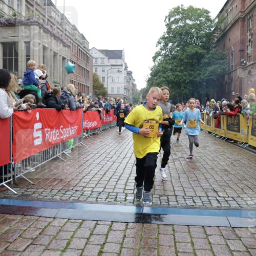 13.09.2026 - Kiel Lauf Yannick Fuchs http://msf.ph/oto/10407076 13.09.2026 09:00:00 Ziel 780, 1871, 2789, 2918, 3545, 3568, 6271, 7624, 7746, 8692, 12371, 28, 125, 533, 579, 621, 1413, 1549, 1792, 2342, 2906, 2962, 3165, 3537, 3865, 3867, 3890, 4481, 4498, 4886, 5016, 6943, 6944, 7320, 7396, 7919, 7981, 8153, 8530, 8673, 8932, 9036, 9151, 9358, 9370, 9394, 9939, 10665, 10723, 11189, 11364, 11570, 11980, 12298, 12329, 12586, 65, 783, 1538, 2513, 3549, 4001, 4661, 4793, 4821, 6258, 6606, 9003, 9421, 9520, 10083, 10592, 12662, 125, 1413 meine-sportfotos.de