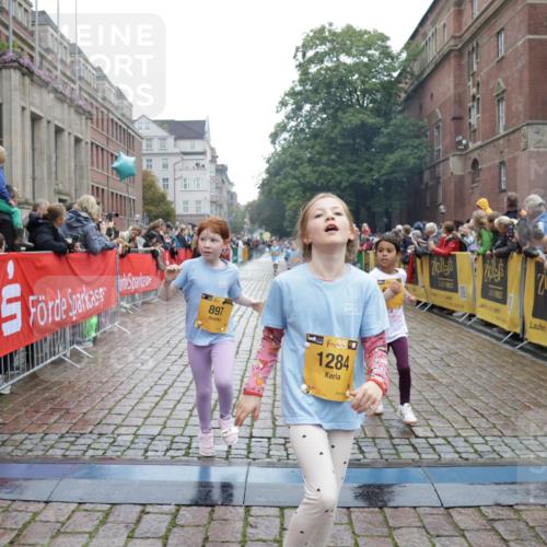13.09.2026 - Kiel Lauf Yannick Fuchs http://msf.ph/oto/10407203 13.09.2026 09:00:09 Ziel 780, 783, 1538, 2918, 4001, 4793, 7624, 7746, 8692, 9003, 9421, 9520, 10083, 10223, 12137, 12371, 28, 533, 621, 1871, 2789, 2906, 2962, 3537, 3545, 3568, 3865, 3867, 6271, 7919, 8530, 8673, 8932, 9036, 9151, 9394, 9939, 11364, 11980, 12298, 12329, 65, 897, 1284, 2513, 2894, 3549, 4661, 4821, 6258, 6487, 6606, 6808, 10592, 11727, 12051, 12662, 125, 579, 1413, 1549, 1792, 2342, 3165, 3537, 3890, 4481, 8530, 9370, 9394, 11364, 11570, 12586 meine-sportfotos.de