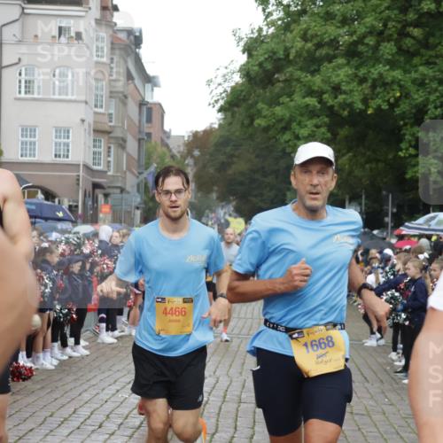 13.09.2026 - Kiel Lauf Yannick Fuchs http://msf.ph/oto/10407424 13.09.2026 10:34:53 Ziel 1307, 2432, 2449, 3470, 3547, 3603, 5218, 5576, 7006, 7273, 7672, 8195, 8746, 9276, 10361, 11163, 93, 1086, 1307, 1667, 2044, 2094, 2465, 3180, 3864, 4351, 4466, 4608, 4723, 4735, 4820, 5125, 5737, 5996, 6225, 6260, 6941, 7387, 7928, 7933, 8480, 9276, 9389, 10549, 10904, 10905, 11374, 12020, 12070, 1640, 2268, 3400, 4022, 4028, 4449, 4951, 5247, 5386, 6578, 6603, 7960, 8164, 8266, 8750, 9220, 9261, 9264, 9541, 9853, 9988, 10065, 10475, 10676, 11368, 12095, 244 meine-sportfotos.de