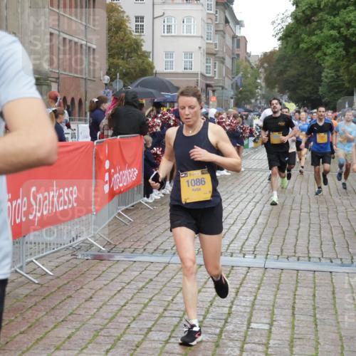 13.09.2026 - Kiel Lauf Yannick Fuchs http://msf.ph/oto/10407529 13.09.2026 10:35:01 Ziel 1640, 2268, 3400, 3470, 3547, 3603, 4028, 4449, 5218, 5247, 7960, 9220, 9541, 9853, 9988, 10361, 10676, 11163, 1307, 1667, 2044, 2432, 2449, 2465, 3180, 3864, 4351, 4608, 4723, 4735, 5125, 5218, 5576, 5737, 5996, 6225, 6260, 6941, 7006, 7273, 7387, 7672, 7928, 8195, 8480, 8746, 9276, 9389, 10549, 10904, 10905, 11374, 12070, 400, 1784, 2390, 2687, 4022, 4951, 5386, 6578, 6603, 7971, 8164, 8266, 8750, 9261, 9264, 10065, 10475, 11368, 11568, 11758, 12095, 93 meine-sportfotos.de