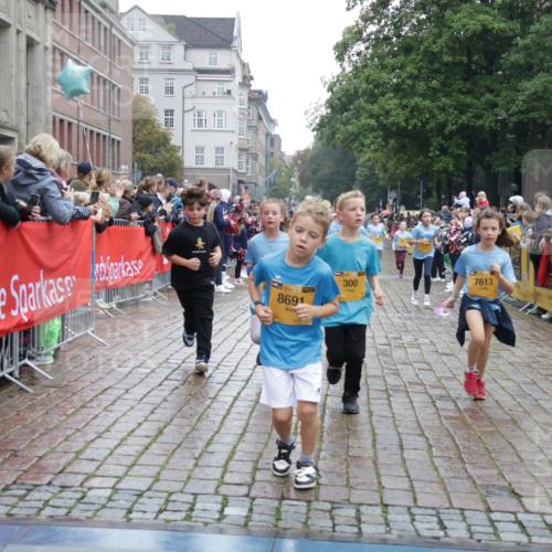 13.09.2026 - Kiel Lauf Yannick Fuchs http://msf.ph/oto/10407535 13.09.2026 09:01:03 Ziel 6561, 7991, 9503, 11425, 12506, 282, 1446, 3135, 3268, 3611, 4093, 7487, 7991, 10304, 10561, 10562, 10636, 11425, 300, 1662, 1794, 2553, 7613, 7982, 8614, 8691, 11562, 11901, 12436, 897, 1284, 2894, 4093, 6487, 6808, 11727, 12051 meine-sportfotos.de