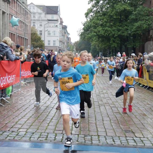 13.09.2026 - Kiel Lauf Yannick Fuchs http://msf.ph/oto/10407542 13.09.2026 09:01:03 Ziel 6561, 7991, 9503, 11425, 12506, 282, 1446, 3135, 3268, 3611, 4093, 7487, 7991, 10304, 10561, 10562, 10636, 11425, 300, 1662, 1794, 2553, 7613, 7982, 8614, 8691, 11562, 11901, 12436, 897, 1284, 2894, 4093, 6487, 6808, 11727, 12051 meine-sportfotos.de