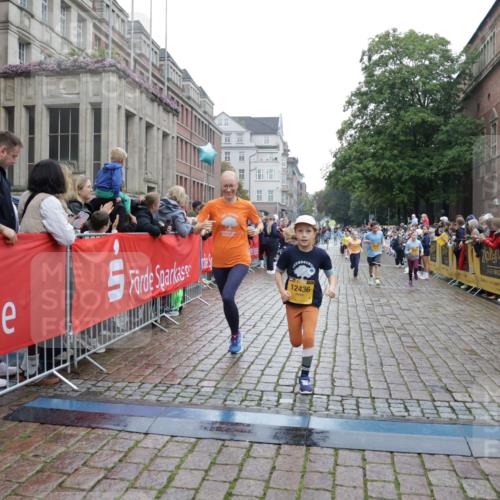 13.09.2026 - Kiel Lauf Yannick Fuchs http://msf.ph/oto/10407594 13.09.2026 09:01:07 Ziel 1662, 7982, 9503, 12506, 282, 1446, 3135, 3268, 3611, 6561, 7487, 7991, 10304, 10561, 10562, 10636, 11425, 300, 1794, 2553, 3578, 4784, 6257, 7613, 8614, 8691, 11562, 11901, 12436, 897, 4093, 6487, 10304, 10561, 10562 meine-sportfotos.de