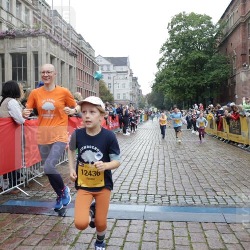 13.09.2026 - Kiel Lauf Yannick Fuchs http://msf.ph/oto/10407605 13.09.2026 09:01:07 Ziel 1662, 7982, 9503, 12506, 282, 1446, 3135, 3268, 3611, 6561, 7487, 7991, 10304, 10561, 10562, 10636, 11425, 300, 1794, 2553, 3578, 4784, 6257, 7613, 8614, 8691, 11562, 11901, 12436, 897, 4093, 6487, 10304, 10561, 10562 meine-sportfotos.de