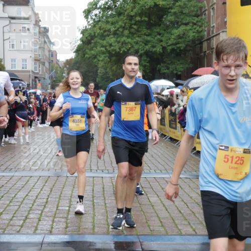 13.09.2026 - Kiel Lauf Yannick Fuchs http://msf.ph/oto/10407607 13.09.2026 10:35:06 Ziel 1640, 2268, 3400, 4022, 4028, 4449, 4951, 5247, 5386, 6578, 6603, 7960, 8164, 8266, 9220, 9541, 9853, 9988, 10065, 10361, 10676, 11368, 12095, 1307, 1667, 2044, 2432, 2449, 3180, 3470, 3547, 3603, 3864, 4351, 4608, 4735, 5218, 5576, 6225, 6260, 6941, 7006, 7273, 7672, 7928, 8195, 8480, 8746, 9276, 9389, 10549, 10904, 10905, 11163, 11374, 400, 1784, 2390, 2687, 5293, 6381, 7710, 7971, 8750, 9143, 9261, 9264, 10475, 11568, 11758, 93, 3180, 4351, 4608, 4735 meine-sportfotos.de