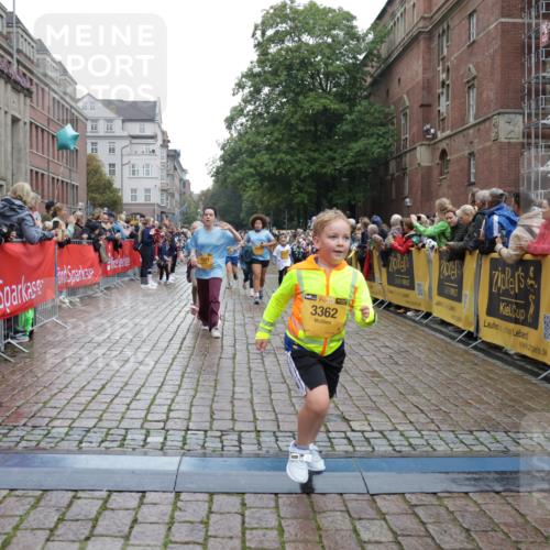 13.09.2026 - Kiel Lauf Yannick Fuchs http://msf.ph/oto/10407686 13.09.2026 09:01:18 Ziel 300, 1662, 1794, 2553, 7613, 7982, 8614, 8691, 11562, 11901, 12436, 3135, 3611, 6561, 7487, 7991, 9503, 10636, 11425, 12506, 3362, 3578, 4415, 4784, 6257, 7210, 11772, 12296, 12626, 282, 1446, 3268 meine-sportfotos.de