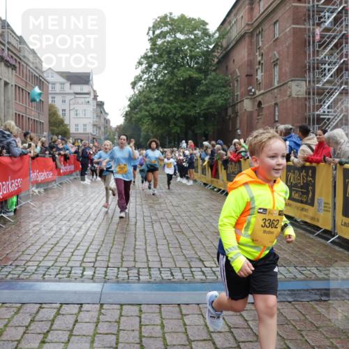 13.09.2026 - Kiel Lauf Yannick Fuchs http://msf.ph/oto/10407696 13.09.2026 09:01:19 Ziel 300, 1662, 1794, 2553, 7613, 7982, 8614, 8691, 11562, 11901, 12436, 3135, 3611, 6561, 7487, 7991, 9503, 10636, 11425, 12506, 3362, 3578, 4415, 4784, 6257, 6315, 7210, 11772, 12296, 12626, 282, 1446, 3268 meine-sportfotos.de