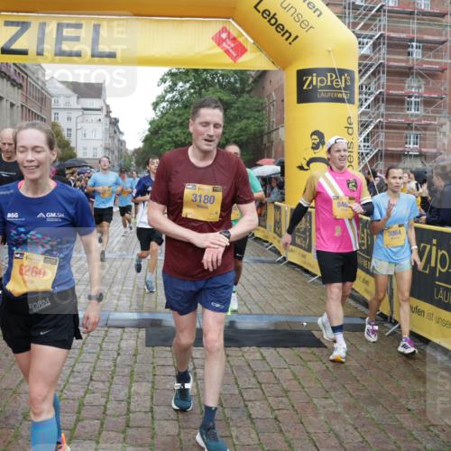 13.09.2026 - Kiel Lauf Yannick Fuchs http://msf.ph/oto/10407713 13.09.2026 10:35:11 Ziel 1640, 2390, 2687, 3400, 4022, 4028, 4449, 4951, 5247, 5386, 6578, 6603, 7960, 8164, 8266, 8750, 9220, 9261, 9264, 9541, 9853, 9988, 10065, 10475, 10676, 11368, 11758, 12095, 1307, 1667, 2268, 2432, 2449, 3470, 3547, 3603, 5218, 5576, 6225, 6941, 7006, 7273, 7672, 7960, 8195, 8746, 9276, 9389, 9988, 10361, 10549, 11163, 11374, 400, 1784, 5293, 5817, 6381, 6849, 7710, 7971, 8436, 9143, 10017, 11568, 12774, 2044, 3180, 3864, 4351, 4608, 4735, 6941 meine-sportfotos.de
