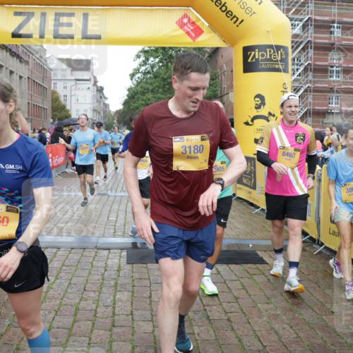 13.09.2026 - Kiel Lauf Yannick Fuchs http://msf.ph/oto/10407725 13.09.2026 10:35:12 Ziel 1640, 2390, 2687, 3400, 4022, 4028, 4449, 4951, 5247, 5386, 6578, 6603, 8164, 8266, 8750, 9220, 9261, 9264, 9541, 9853, 10065, 10475, 10676, 11368, 11758, 12095, 1307, 1667, 2268, 2432, 2449, 3470, 3547, 3603, 4028, 5218, 5576, 6225, 6941, 7006, 7273, 7672, 7960, 8195, 8746, 9276, 9389, 9853, 9988, 10361, 11163, 11374, 400, 1784, 5293, 5817, 6381, 6849, 7710, 7971, 8436, 8973, 9143, 10017, 11568, 12774, 2044, 3180, 3864, 4351, 4608, 4735, 6225, 6941 meine-sportfotos.de