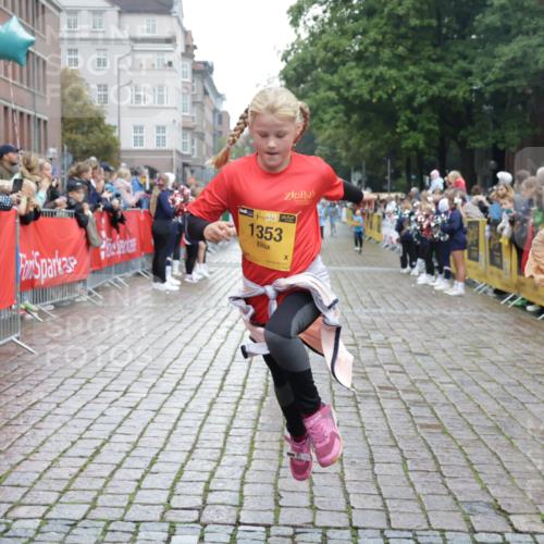 13.09.2026 - Kiel Lauf Yannick Fuchs http://msf.ph/oto/10407764 13.09.2026 09:01:28 Ziel 300, 1794, 2553, 3578, 4784, 6257, 7613, 8614, 8691, 11562, 11901, 12296, 12436, 1662, 2553, 6561, 7982, 7991, 9503, 11425, 12506, 1353, 1355, 1959, 2321, 2568, 3362, 4415, 6315, 7210, 9285, 9287, 9615, 11772, 12626, 3135, 3611, 6561, 7487, 7991, 10636, 11425 meine-sportfotos.de