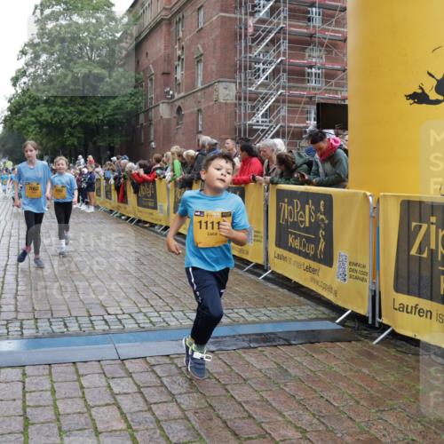 13.09.2026 - Kiel Lauf Yannick Fuchs http://msf.ph/oto/10407849 13.09.2026 09:01:38 Ziel 1959, 2321, 2568, 3362, 4415, 6315, 7210, 9287, 11772, 12296, 12626, 300, 1662, 1794, 2553, 3578, 4784, 6257, 7613, 7982, 8614, 8691, 11562, 11901, 12436, 1353, 1355, 2916, 3592, 7062, 9285, 9501, 9615, 11119, 12539, 9503, 12506 meine-sportfotos.de