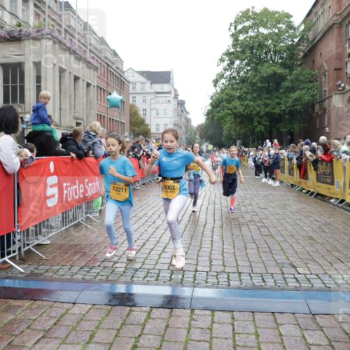 13.09.2026 - Kiel Lauf Yannick Fuchs http://msf.ph/oto/10407921 13.09.2026 09:01:46 Ziel 1353, 1355, 1959, 2321, 2568, 4415, 6315, 7210, 9285, 9287, 9615, 11772, 12626, 300, 1662, 1794, 2553, 3362, 3578, 4784, 6257, 7613, 8614, 8691, 11562, 11901, 12296, 12436, 911, 2916, 3592, 5577, 6062, 6562, 7062, 9501, 11119, 11578, 12211, 12321, 12539, 1662, 7982 meine-sportfotos.de