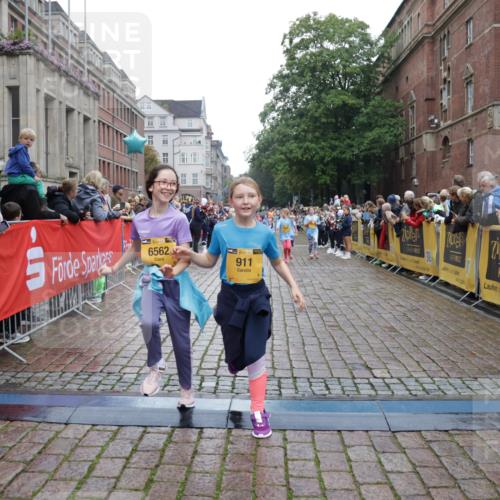 13.09.2026 - Kiel Lauf Yannick Fuchs http://msf.ph/oto/10407952 13.09.2026 09:01:48 Ziel 1353, 1355, 1959, 2321, 2568, 6315, 9285, 9287, 9615, 11772, 300, 1794, 2553, 3362, 3578, 4415, 4784, 6257, 7210, 7613, 8614, 8691, 11562, 11772, 11901, 12296, 12436, 12626, 911, 2916, 3592, 5577, 6062, 6562, 7062, 9501, 10336, 11119, 11578, 12211, 12321, 12539, 1662, 7982 meine-sportfotos.de